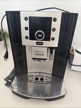 DeLonghi Perfecta Cappuccino Machine - Black & Silver